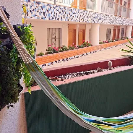 Apartamento 1bed Flat With Pool, Balcony & Hammock - Only 5 Mins To The Beach!