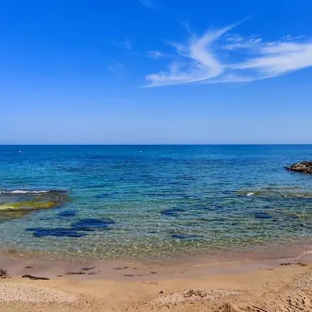 Lejlighed 1bed Flat With Pool, Balcony & Hammock - Only 5 Mins To The Beach!